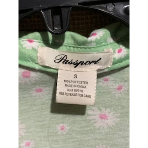 Passport Green/White Daisy NWT Cropped Button Up Small Women's - Picture 2 of 4